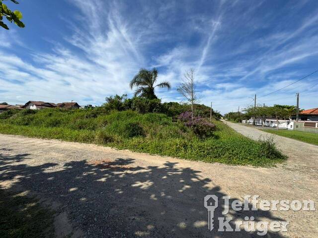 Terreno de esquina, na segunda quadra da praia - Balneário B
